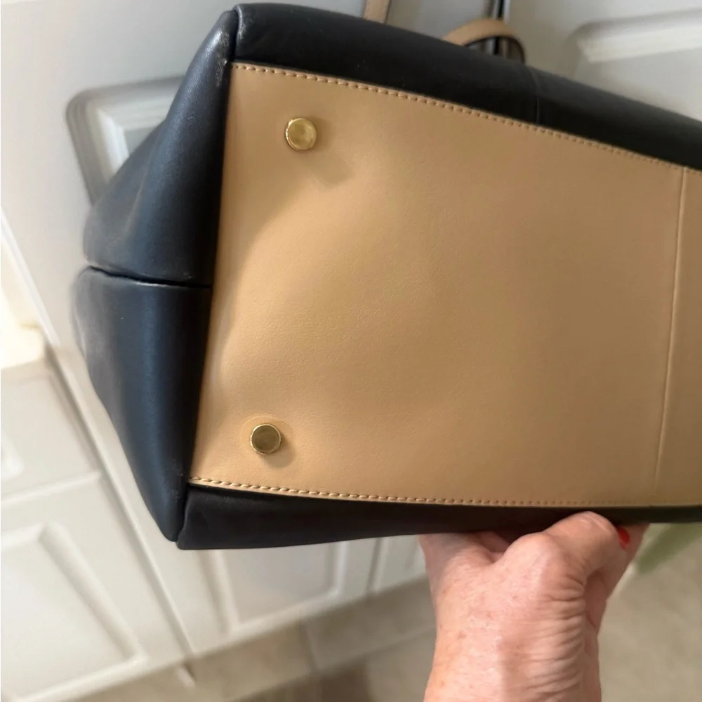 Elegant Black Tote Bag - Picture 11 of 12